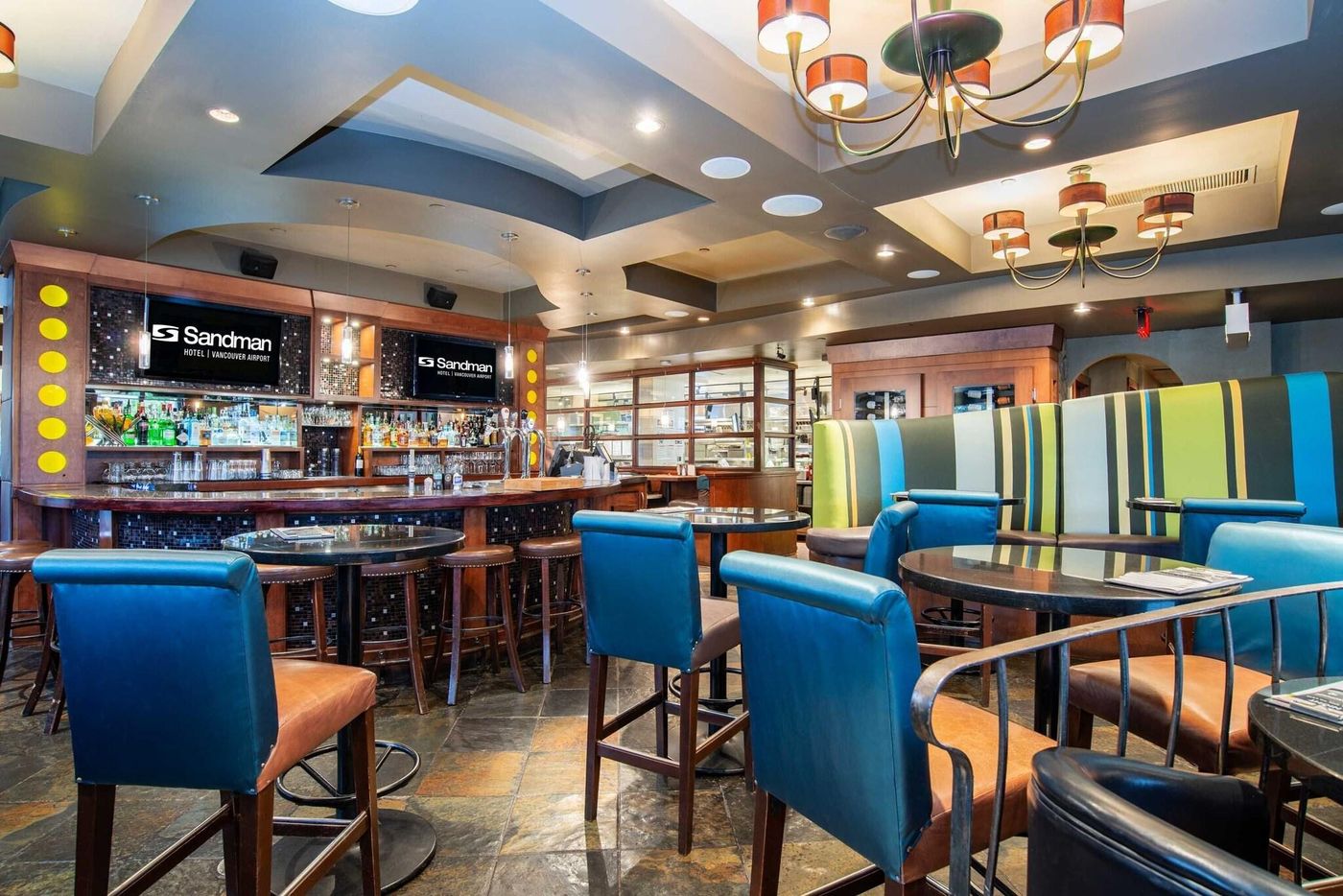 Sandman-Hotel-Vancouver-Airport-Restaurant-9
