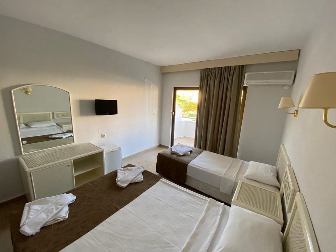 Munamar-Park-Hotel-Room-11