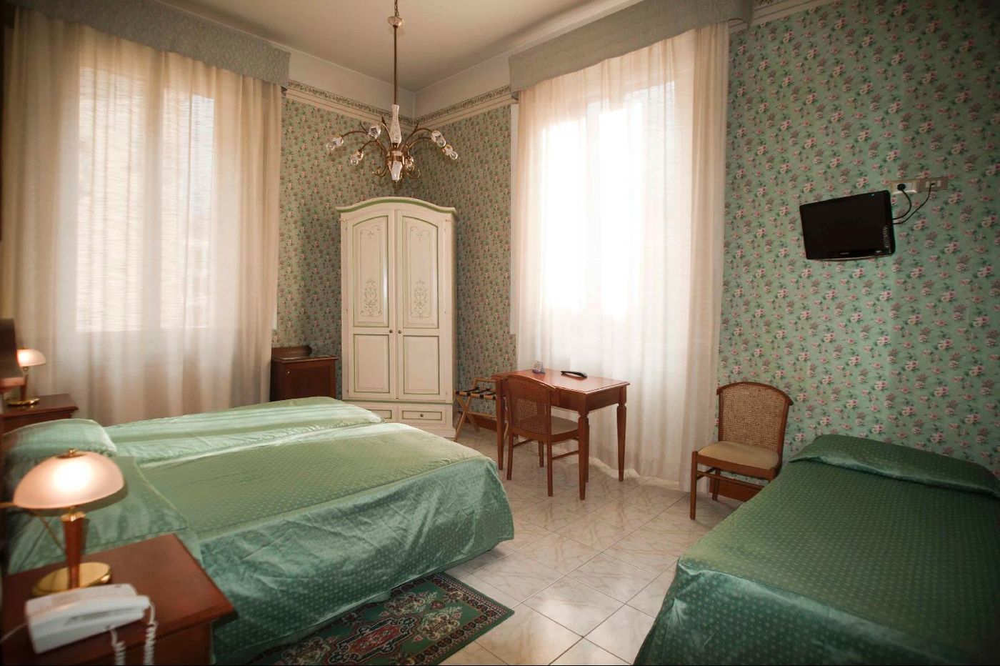 Hotel-Beatrice-Room-15