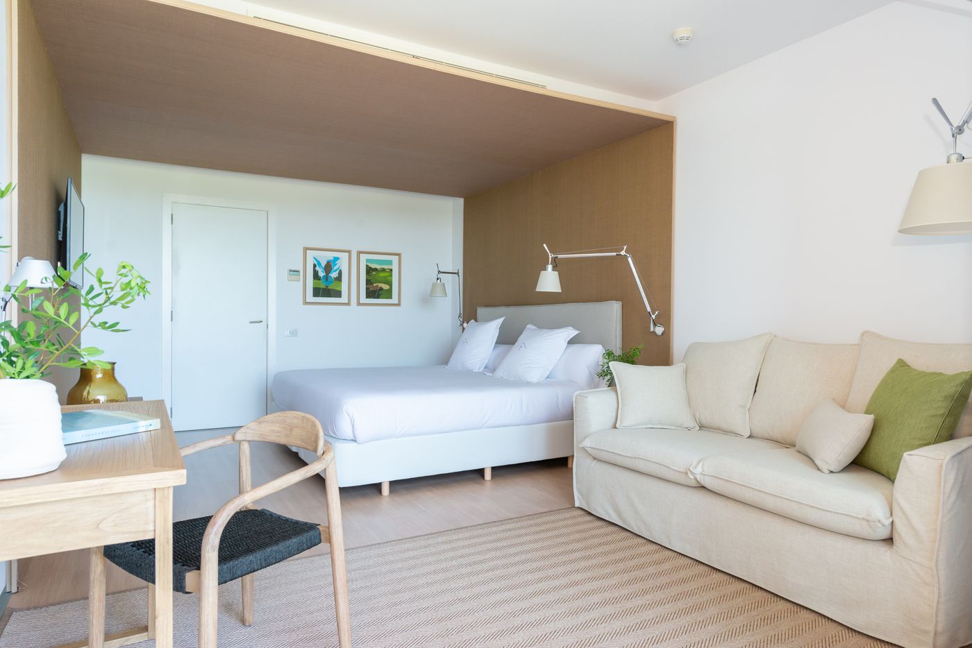 Double-Tree-by-Hilton-Hotel-Emporda-Room-9