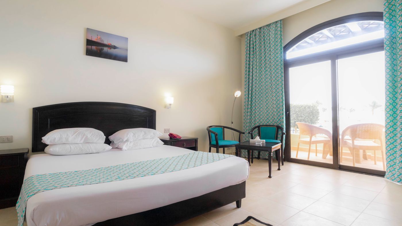 Elphistone-Resort-Room-40