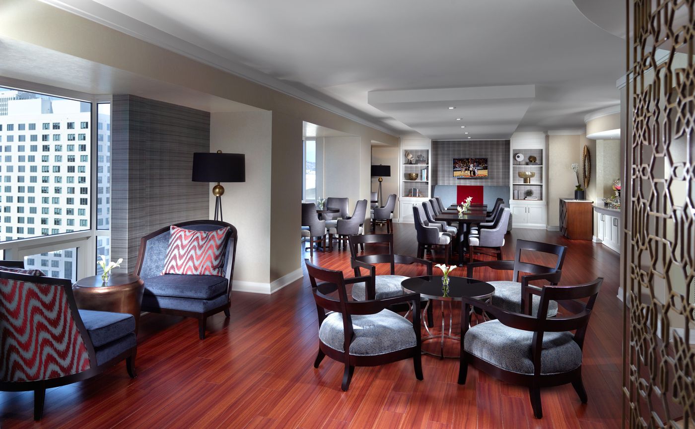 Omni-Los-Angeles-Hotel-at-California-Plaza-Bar-15