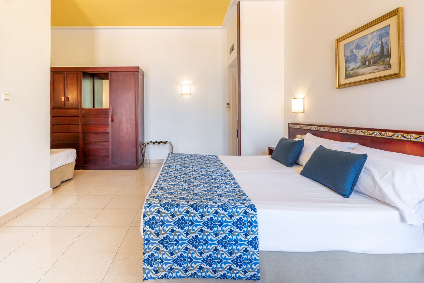 Hoteles-Globales-Reina-Cristina-Room-17