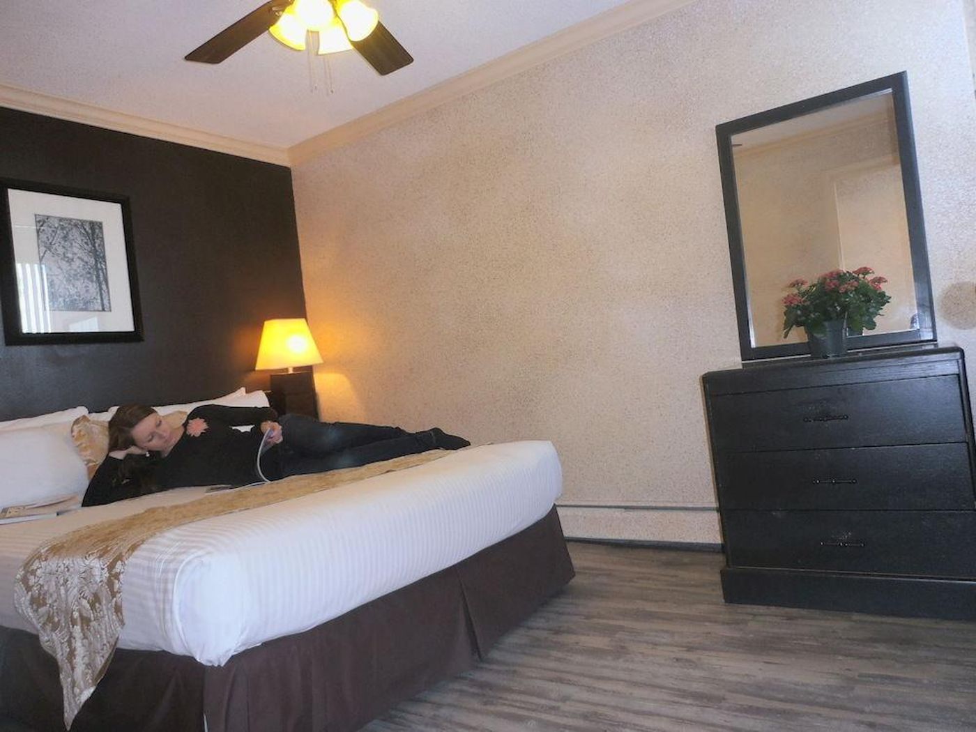 Divya-Sutra-Suites-on-Robson-Downtown-General-view-34