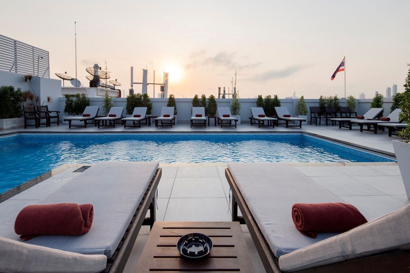 The-Mulberry-Bangkok-Hotel-Khaosan-Road-Pool-2