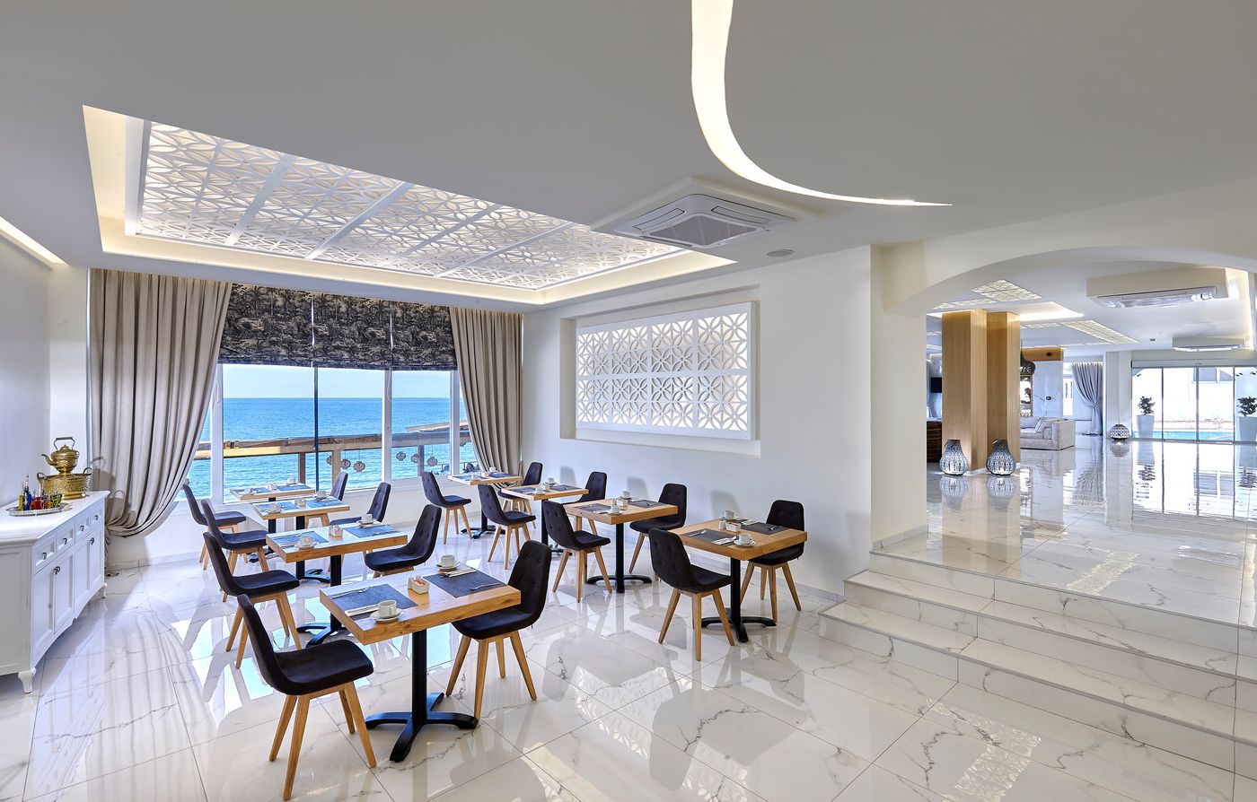 Vasia Boulevard - Adults Only