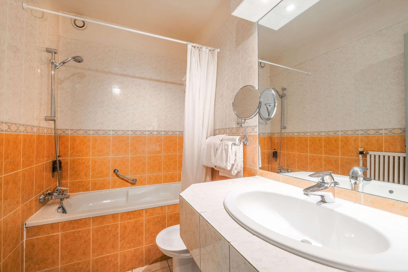 Abaca-Messidor-by-Happyculture-Room-31