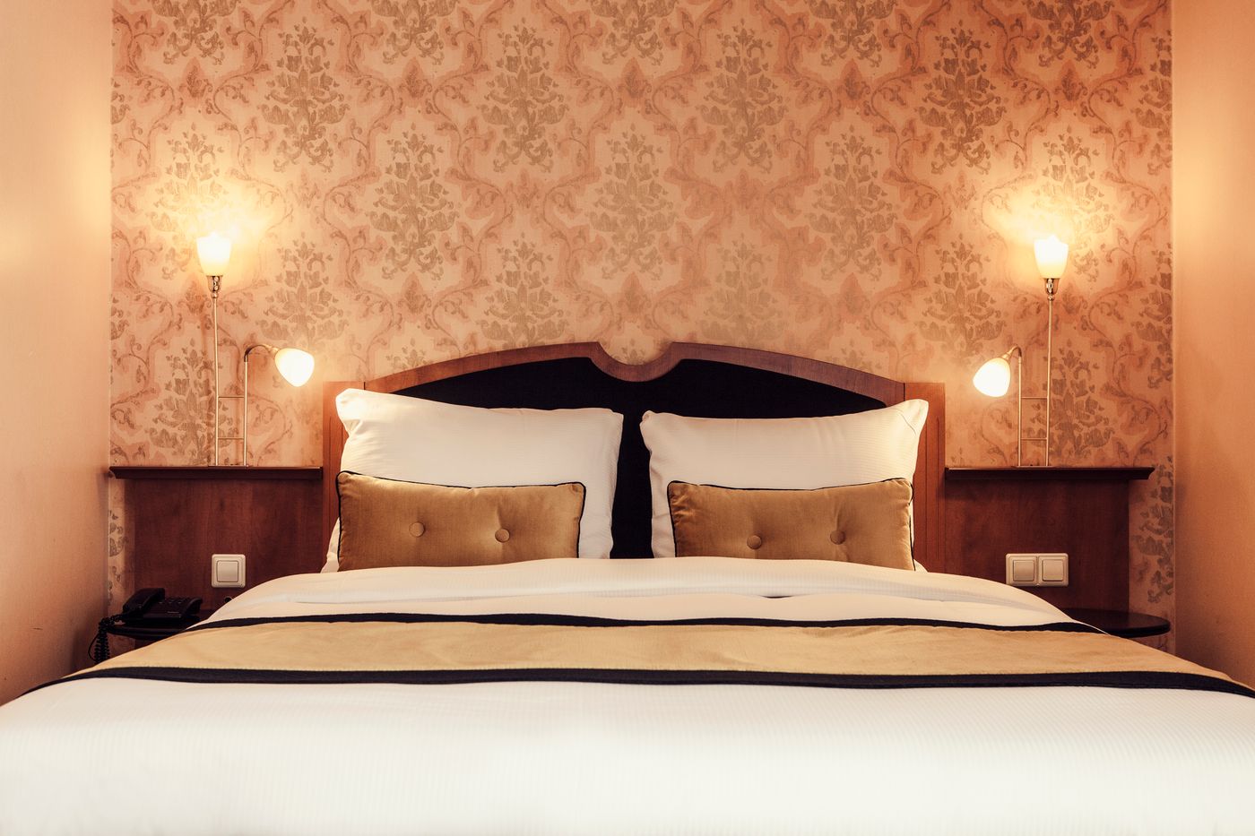 Carlton-Square-Room-27