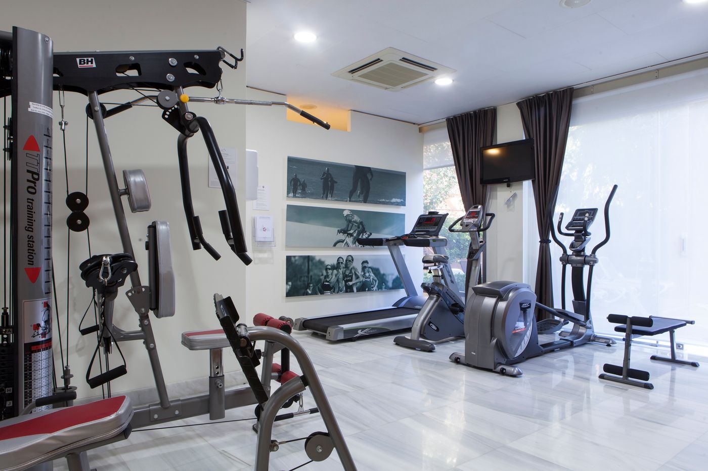 URH-Sitges-Playa-Sports-and-Entertainment-51