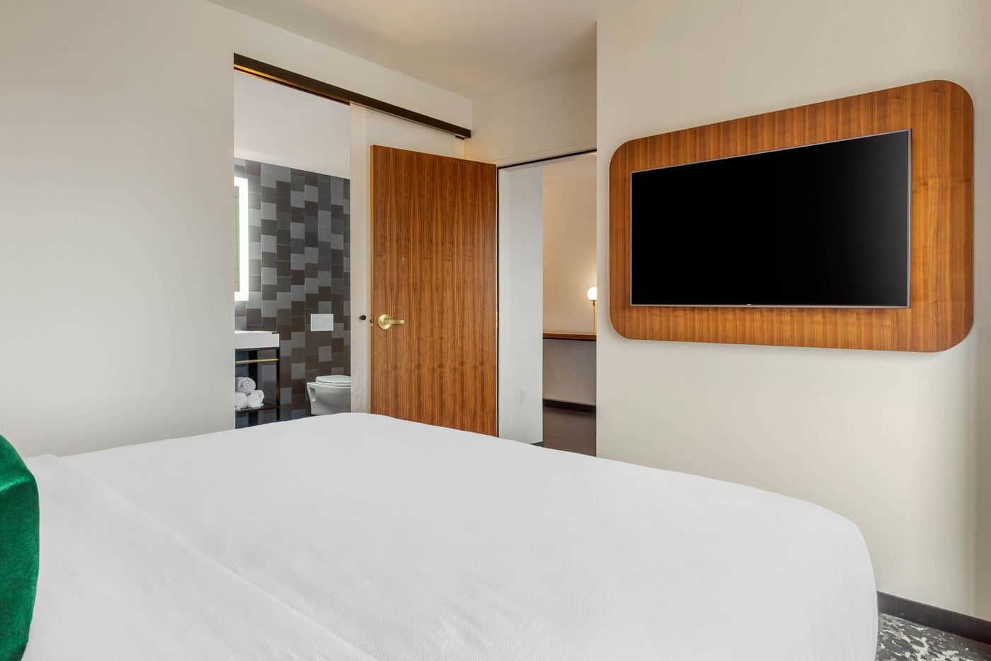 Cambria-Hotel-Boston-Downtown-South-Boston-Room-39