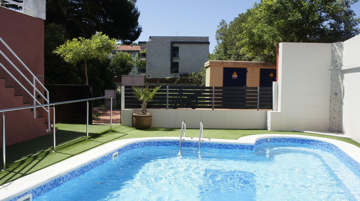 Pinar-del-Mar-Pool-1