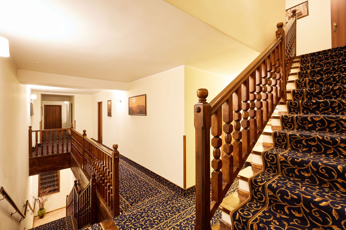 Willa Labelle-Poland-ZAKOPANE-Lobby-5