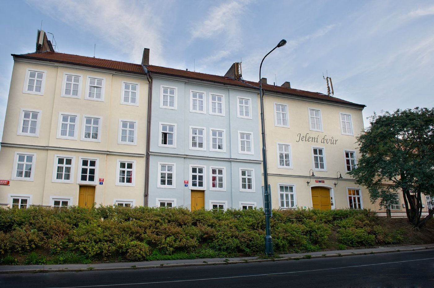 EA-hotel-Jeleni-Dvur-Prague-Castle-General-view-1