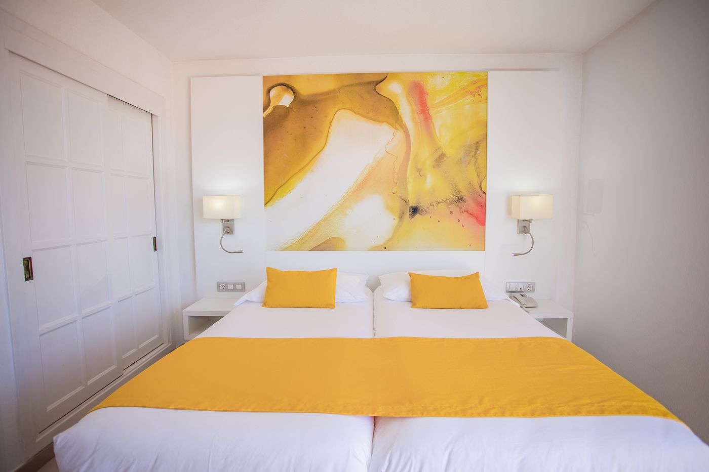 Servatur-Waikiki-Room-36