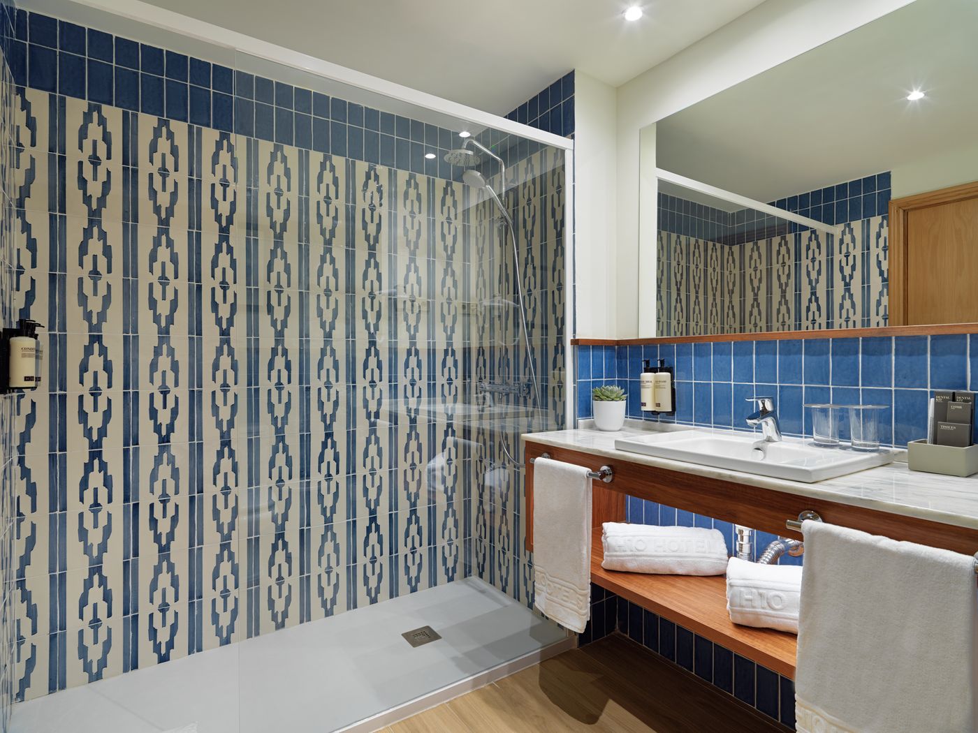 H10-Salauris-Palace-Room-24