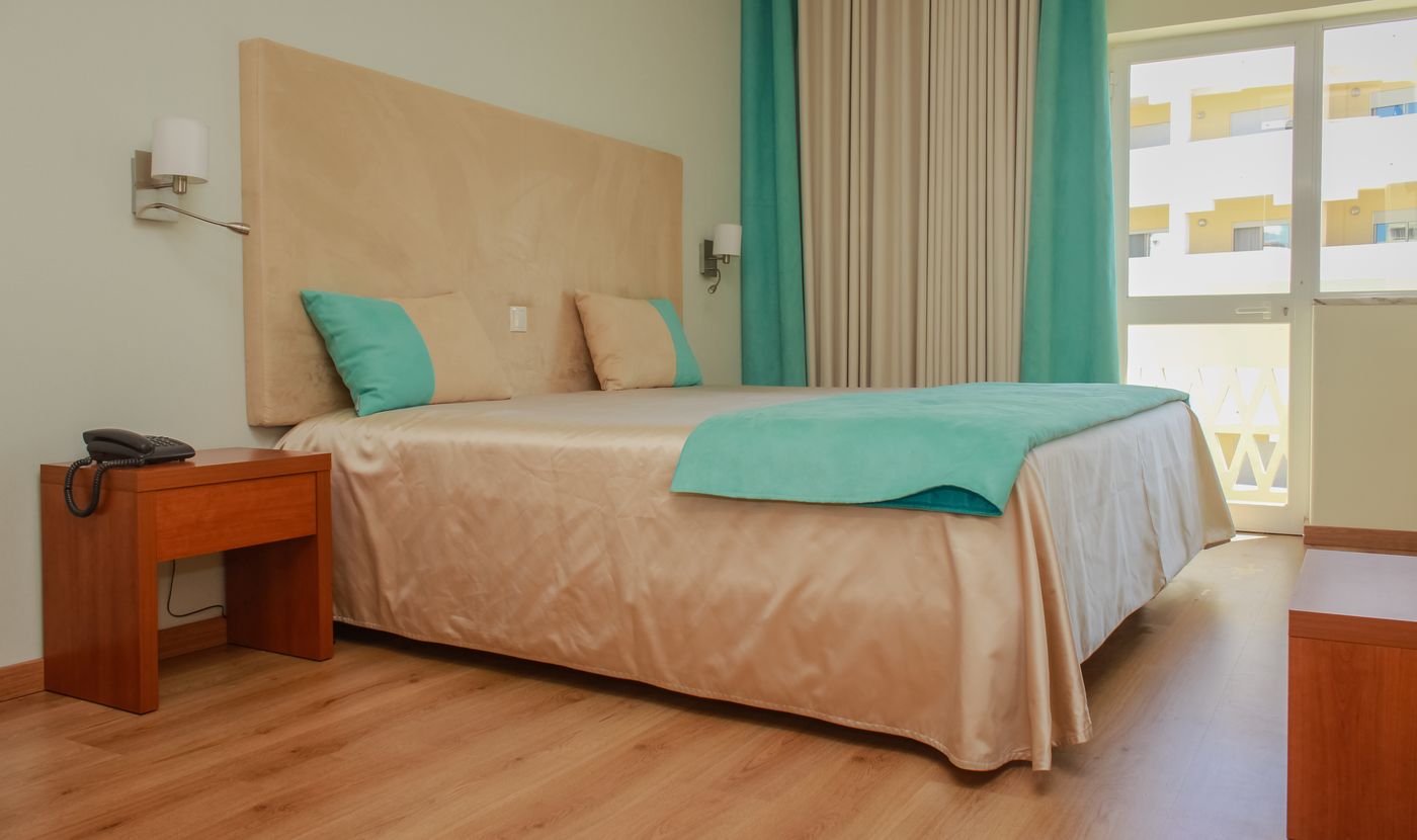 Baia-de-Monte-Gordo-Room-11