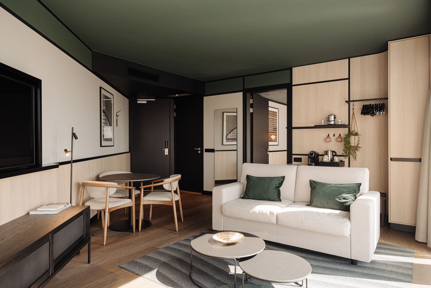 DoubleTree-by-Hilton-Amsterdam-Centraal-Station-Room-48