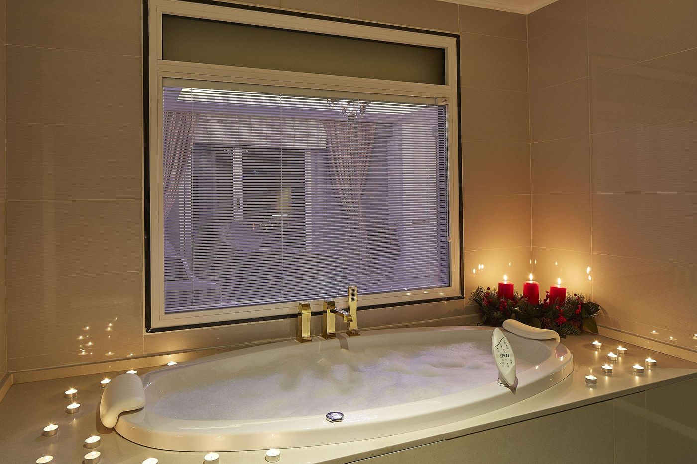 DoubleTree-By-Hilton-Izmir-Alsancak-Room-56