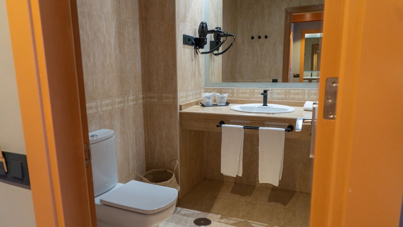 Coral-Cotillo-Beach-Room-37