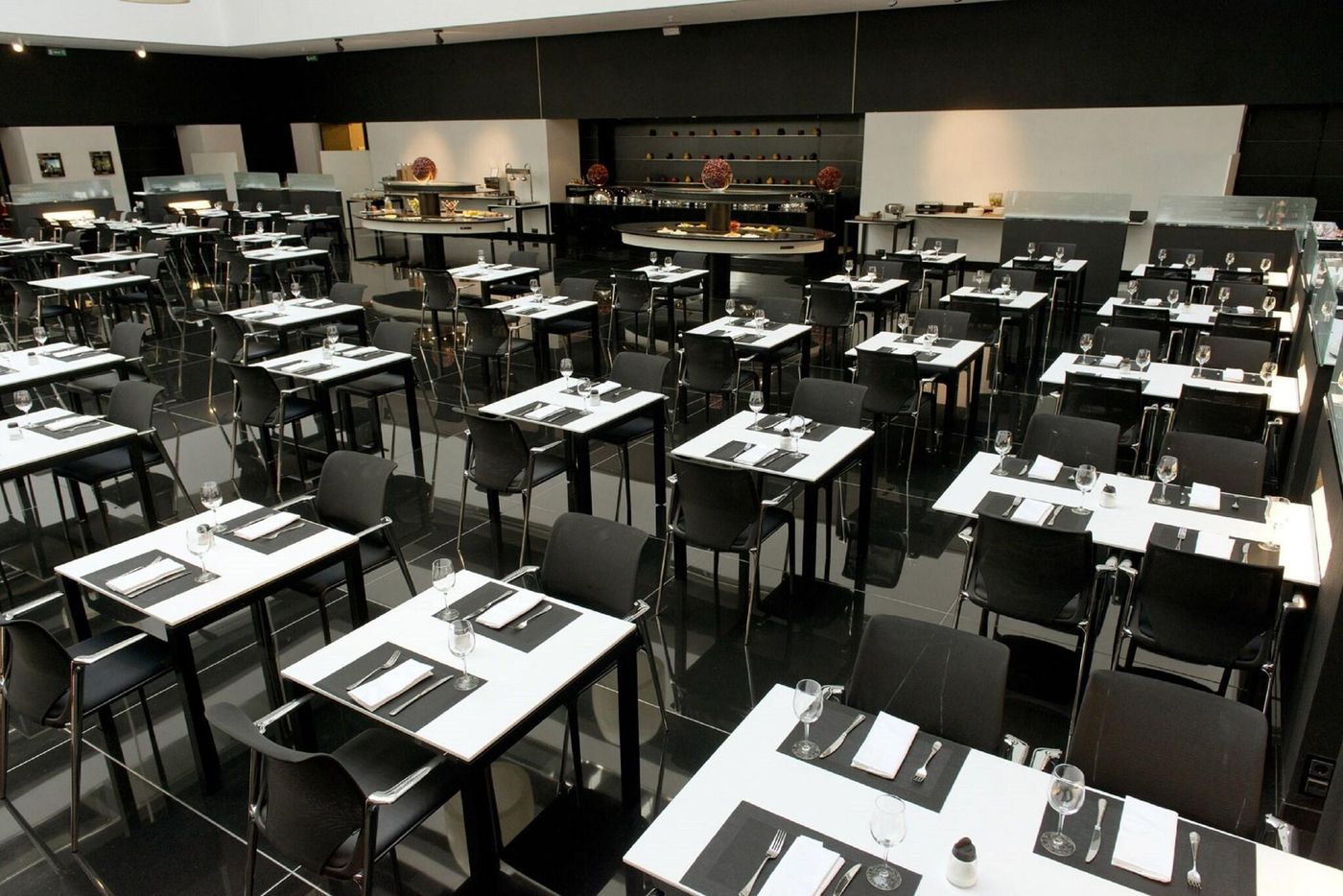 Hilton-Madrid-Airport-Lobby-65