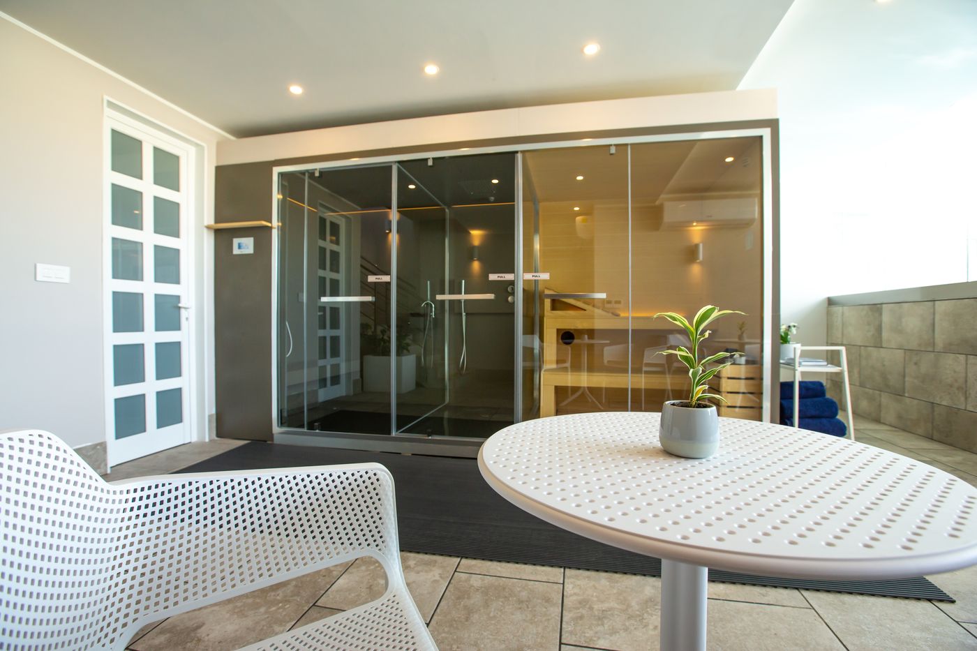 Hotel-115-The-Strand-Hotel-and-Suites-Pool-52