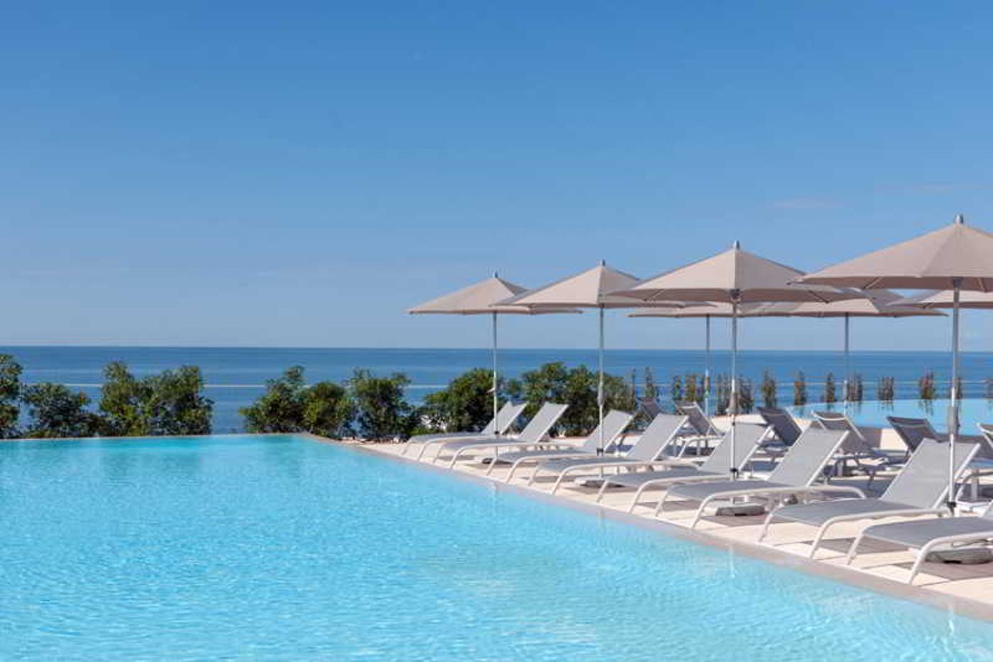 Maistra-Select-Amarin-Resort-Pool-2