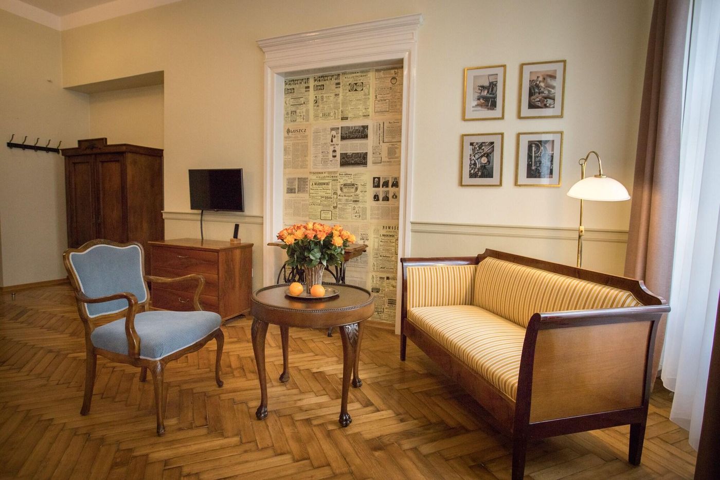 Scharffenberg-Apartments-Main-Square-Room-2