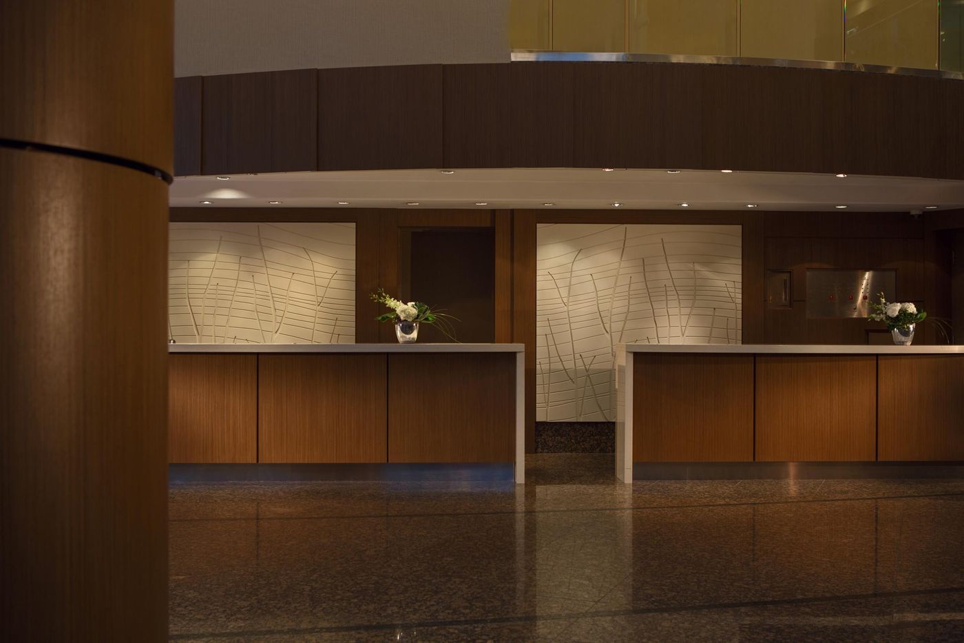 Vancouver-Marriott-Pinnacle-Downtown-Lobby-17