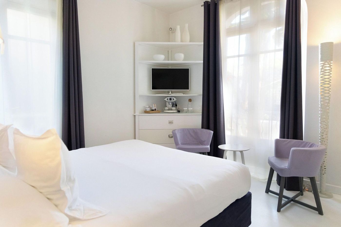 White-1921-Saint-Tropez-Room-9