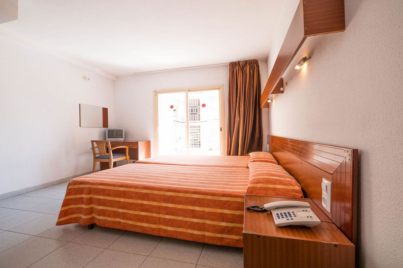 Checkin-Montpalau-Room-16