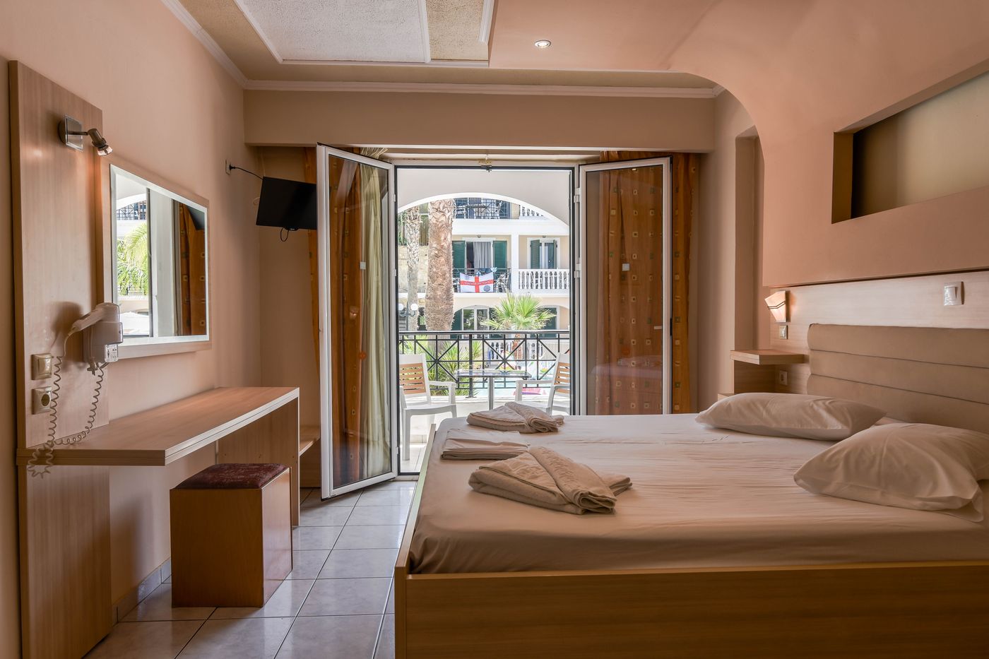 Zante Plaza Hotel & Apartments