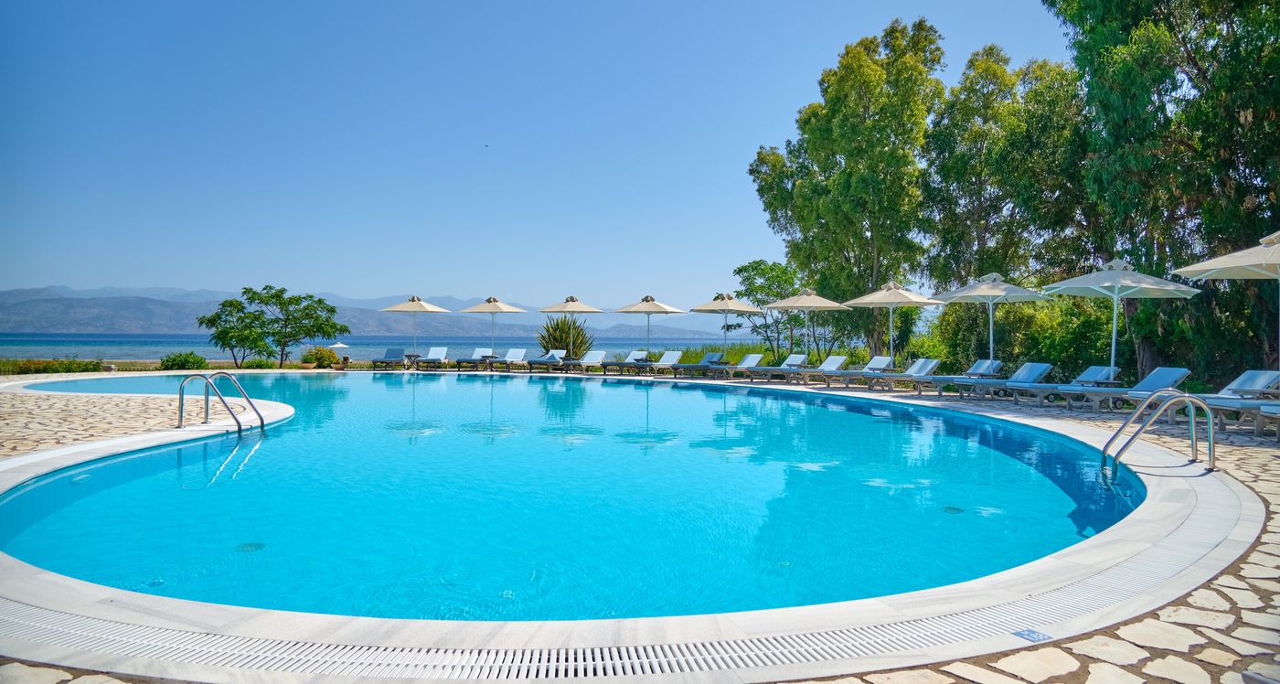 Chrismos-Luxury-Suites---Studios-Pool-4