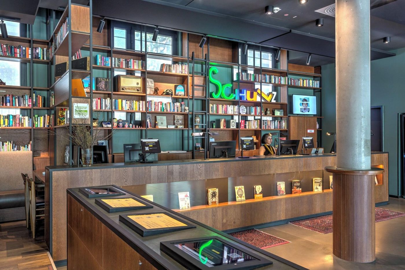 Schulz-Hotel-Berlin-Wall-At-The-East-Side-Gallery-Lobby-4