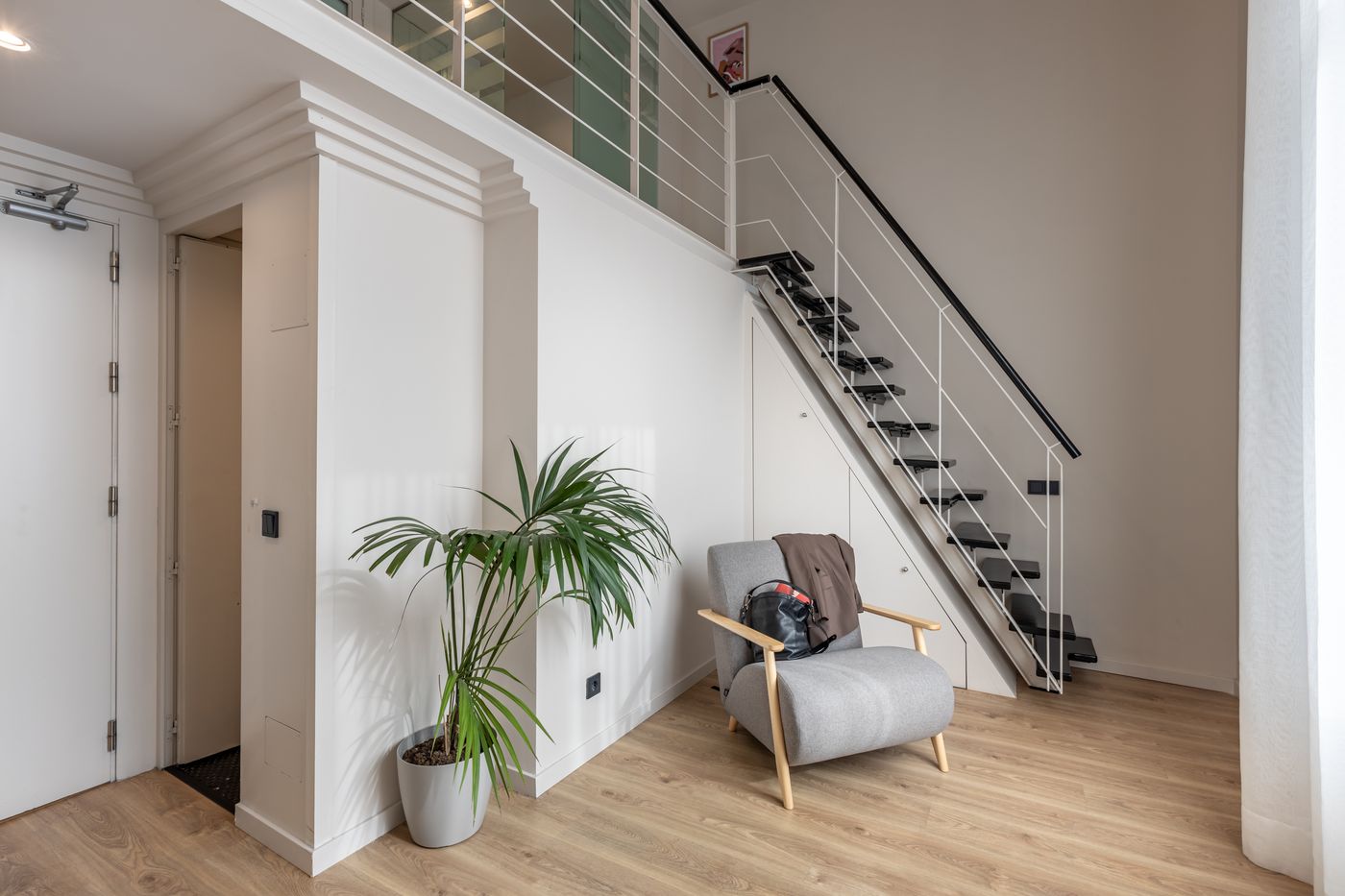 Room-Mate-Laura-Room-2