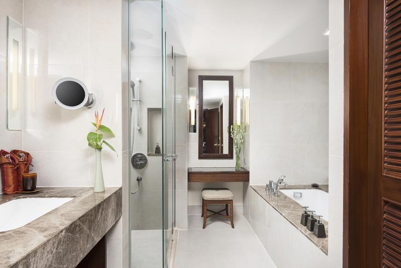 Anantara-Riverside-Bangkok-Room-28