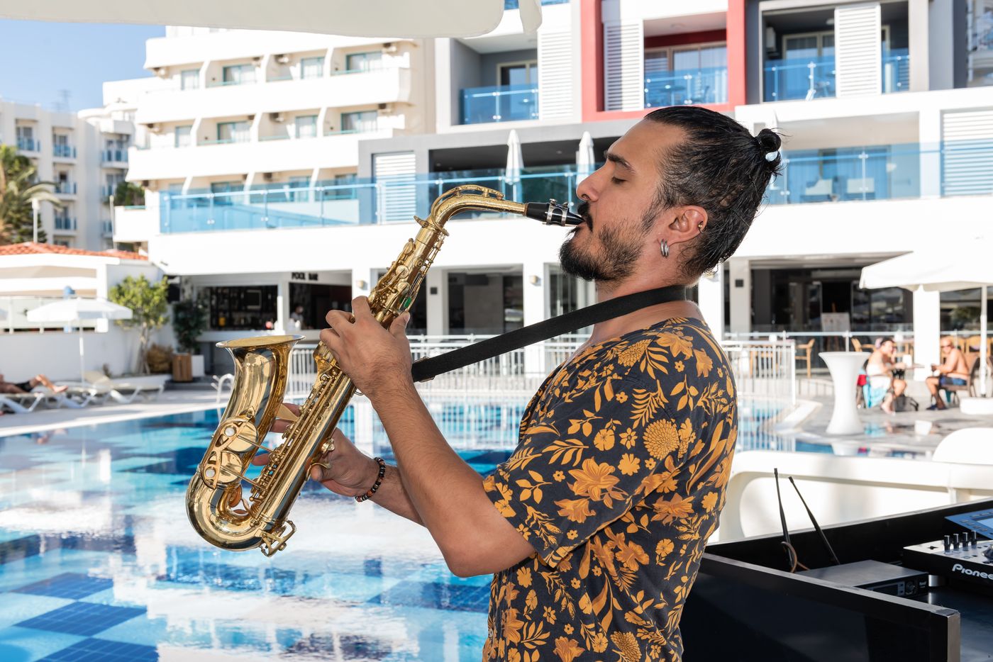 White-City-Beach-Hotel-Sports-and-Entertainment-18