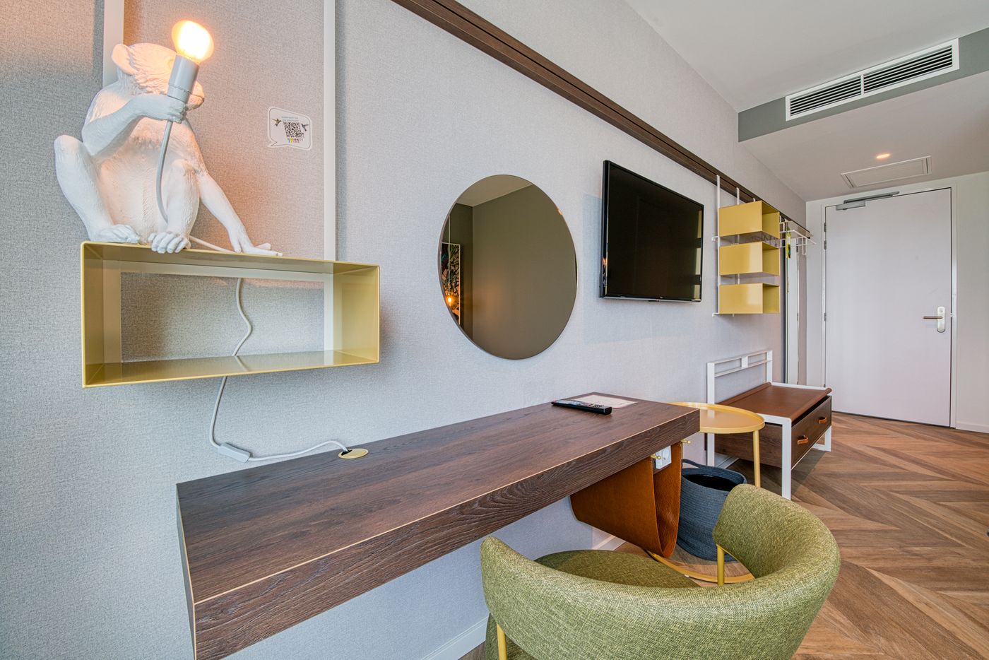Ninetynine-Amsterdam-Airport--Trademark-Collection-Room-8