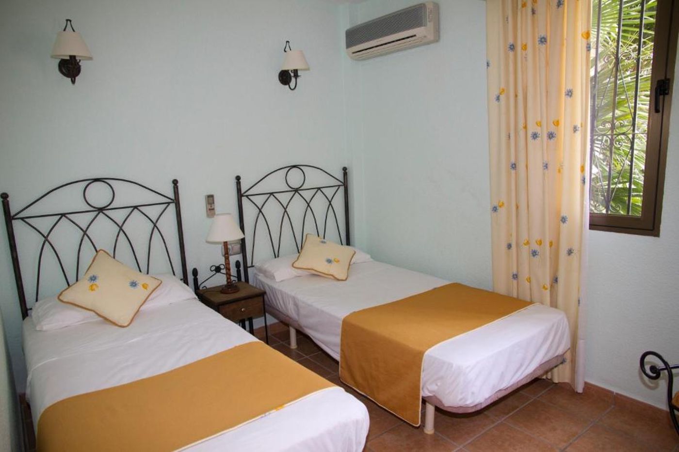 Pueblo-Evita-Club-Room-26