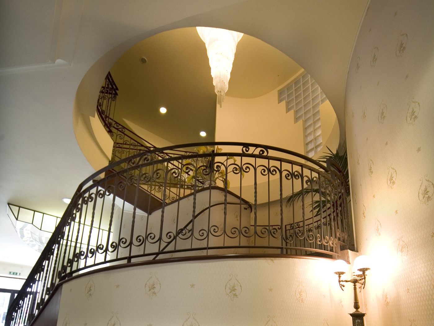 President-Italy-RIMINI-Lobby-6