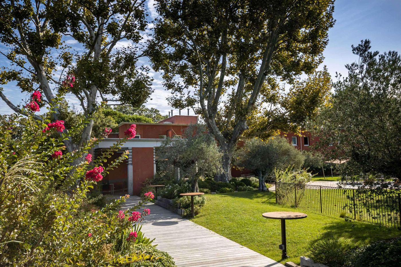 Best Western Plus Le Lavarin-France-Avignon-General view-3