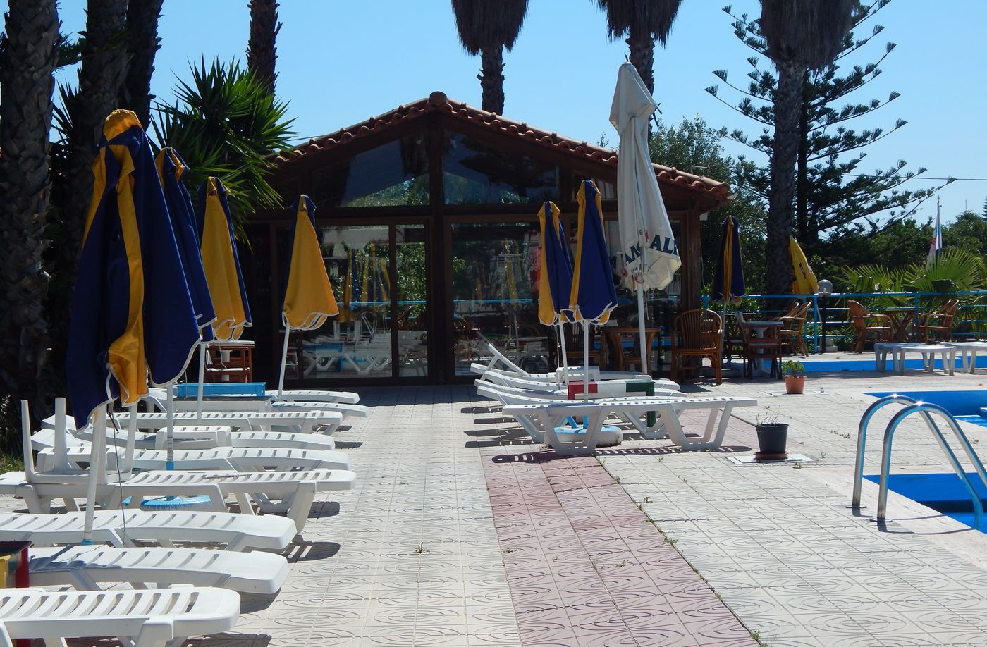 Dreams-4U-Apartments-Pool-8