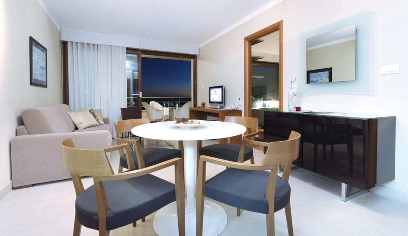 The-Residence-Room-35