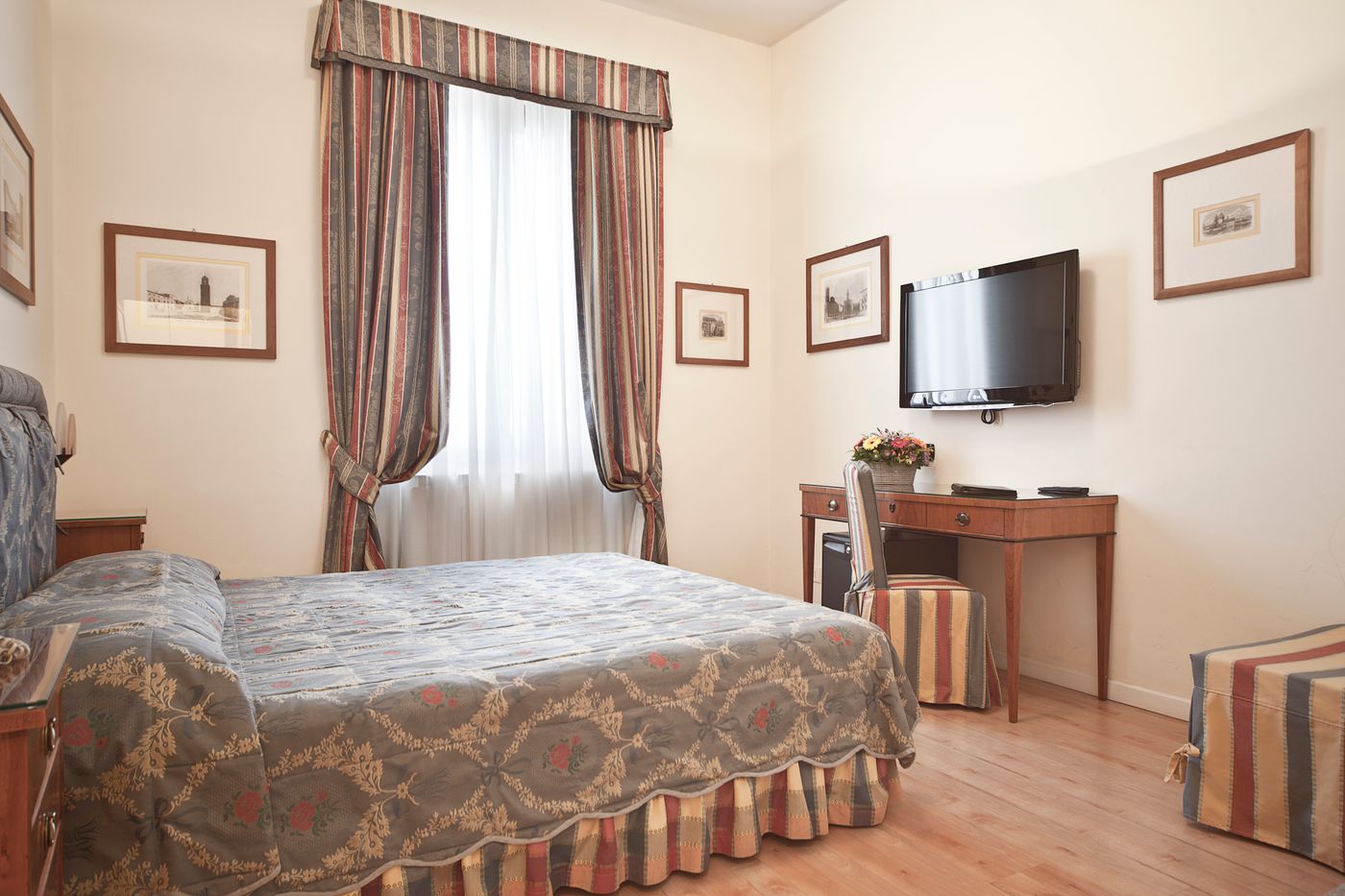 Italia-Hotel-Room-1