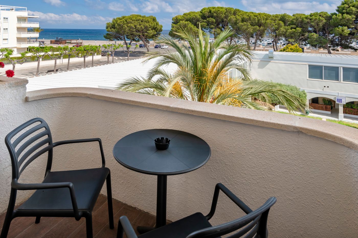 4R-Meridia-Mar-Room-8