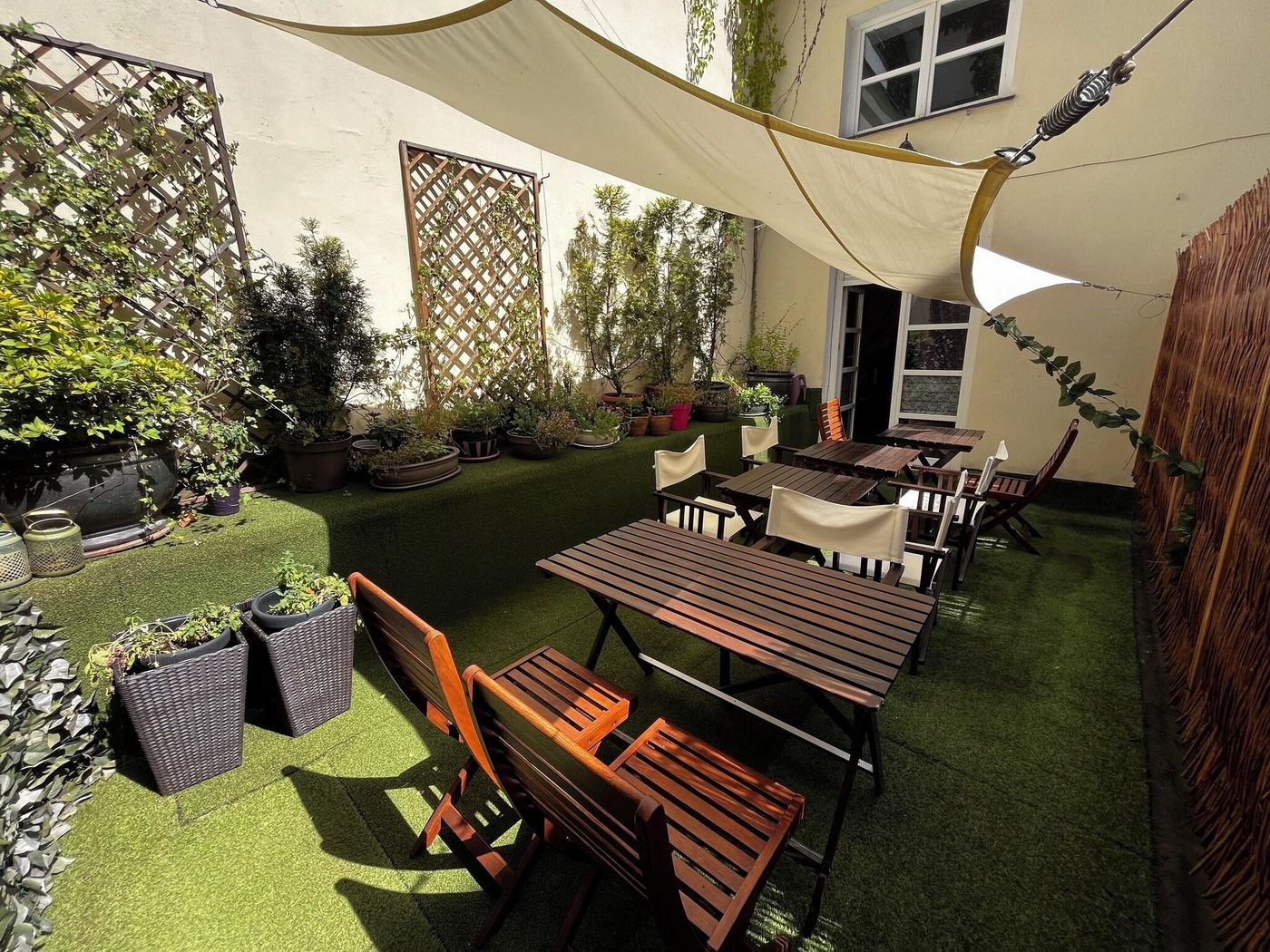 Castle-Inn-Terrace-55