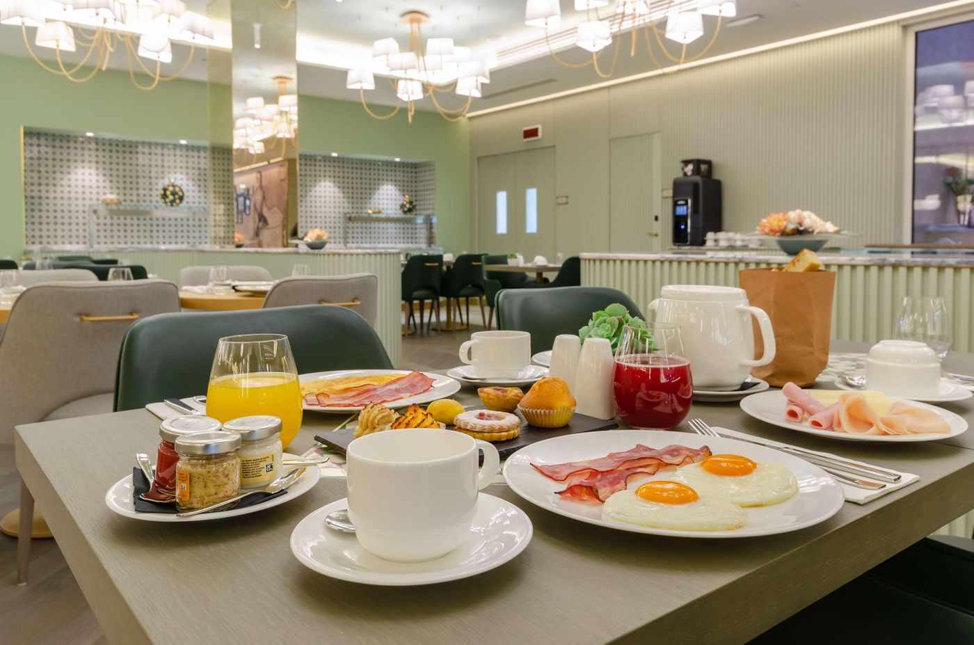 The-Emerald-House-Lisbon--Curio-Collection-by-Hilt-Restaurant-72