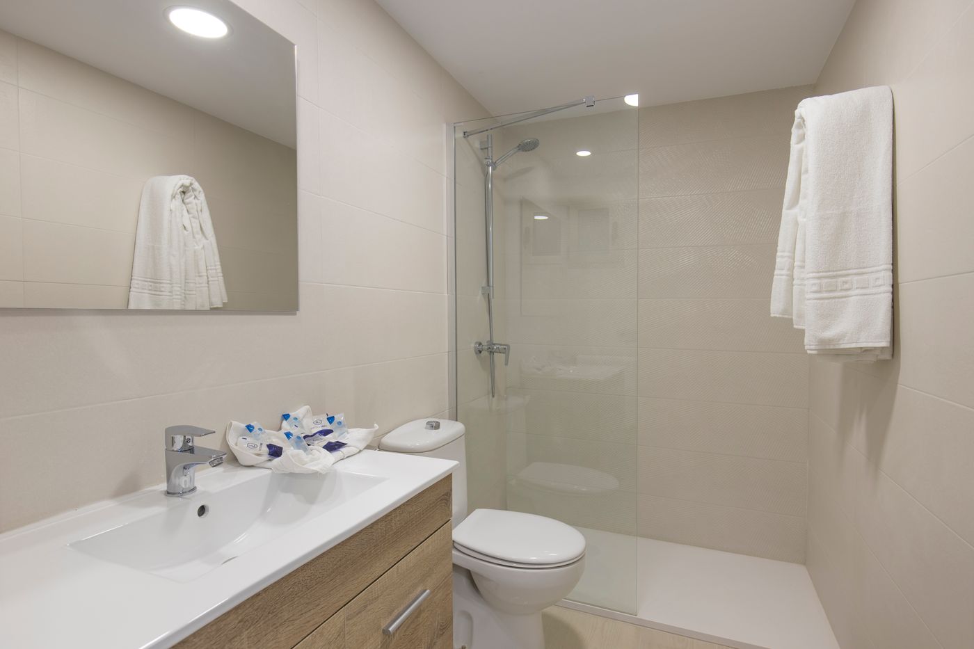 Aparthotel-BCL-Levante-Lux-Room-19