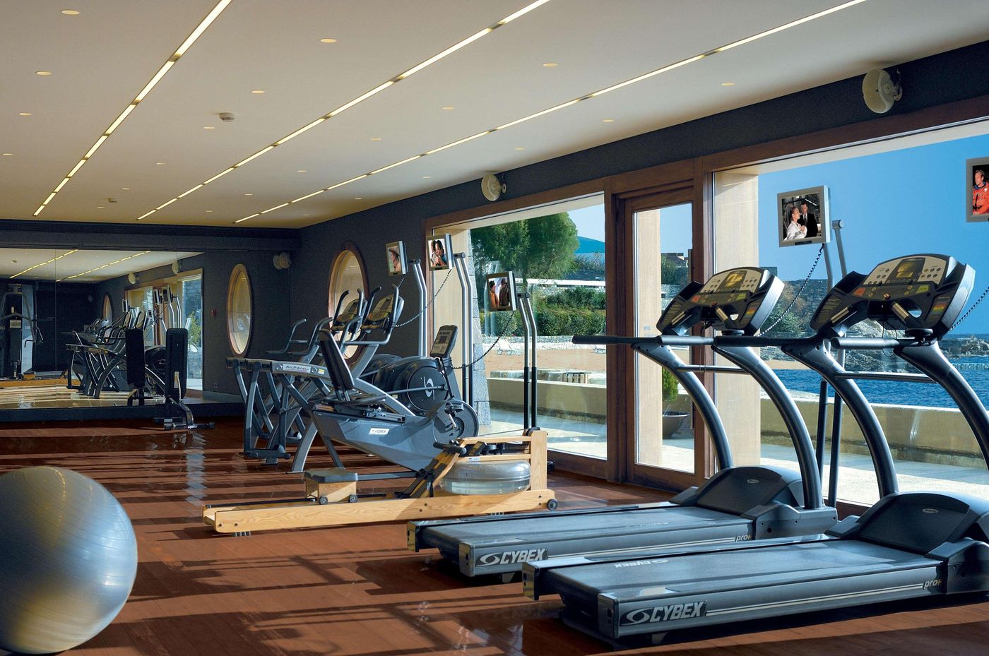 Grand-Resort-Lagonissi-Sports-and-Entertainment-57