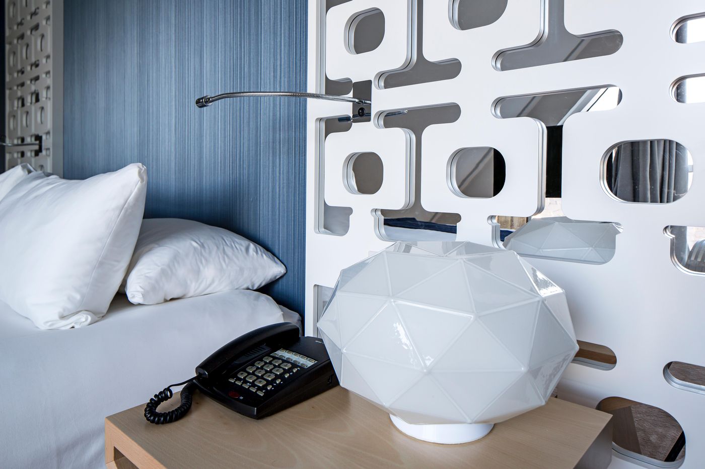 Room-Mate-Aitana-Room-9