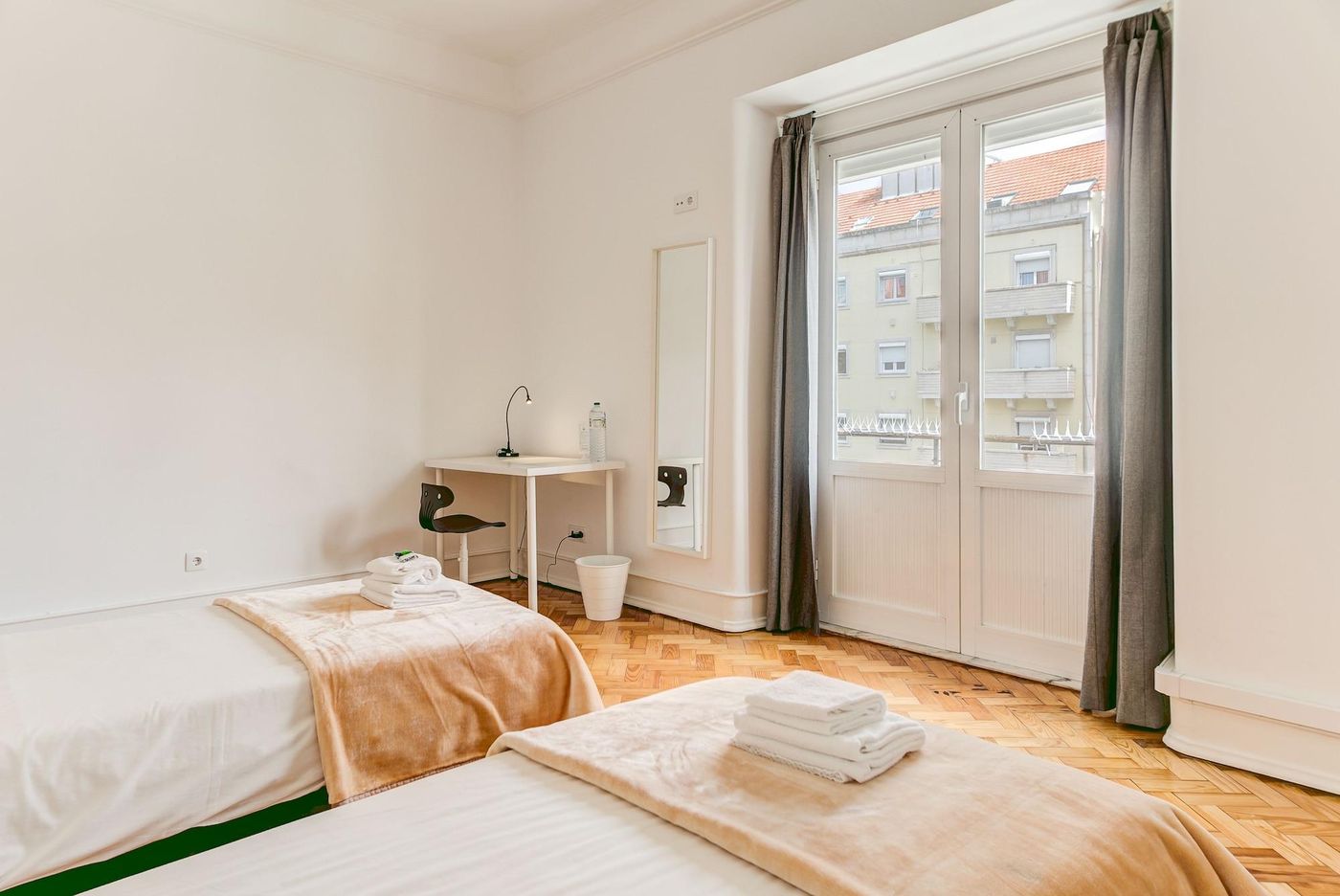 Home-Out-Rooms---Apartments-Room-63